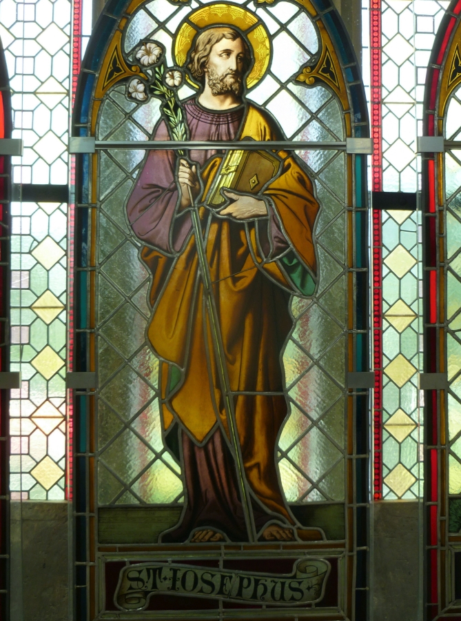 St. Josseph, Glasfenster